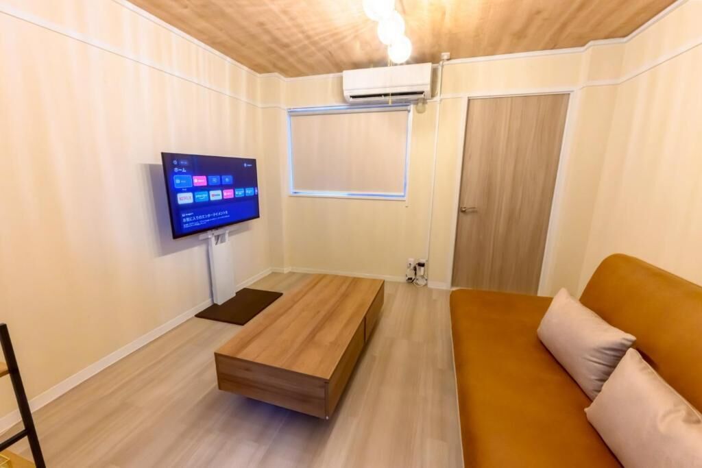 Basic Twin Room, Non Smoking (201) | Living area | 43-inch flat-screen TV with digital channels