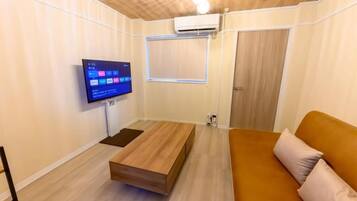 Basic Twin Room, Non Smoking (201) | Living area | 43-inch flat-screen TV with digital channels