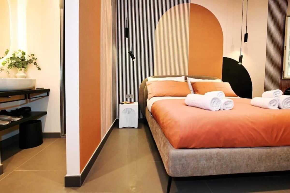 Habitación doble estándar | Caja de seguridad en la habitación y escritorio 