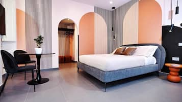 Comfort-Doppelzimmer | Zimmersafe, Schreibtisch, laptopgeeigneter Arbeitsplatz