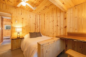 2 bedrooms, iron/ironing board, free WiFi, bed sheets - Ligonier Relaxing Country 2 Bedroom Ranch – Fallen Oak,  
Sauna, Cold Plunge, MC (Ligonier)