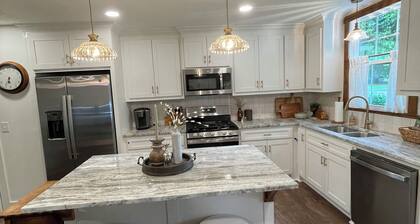 The Preacher House - A Cozy Newly Renovated House