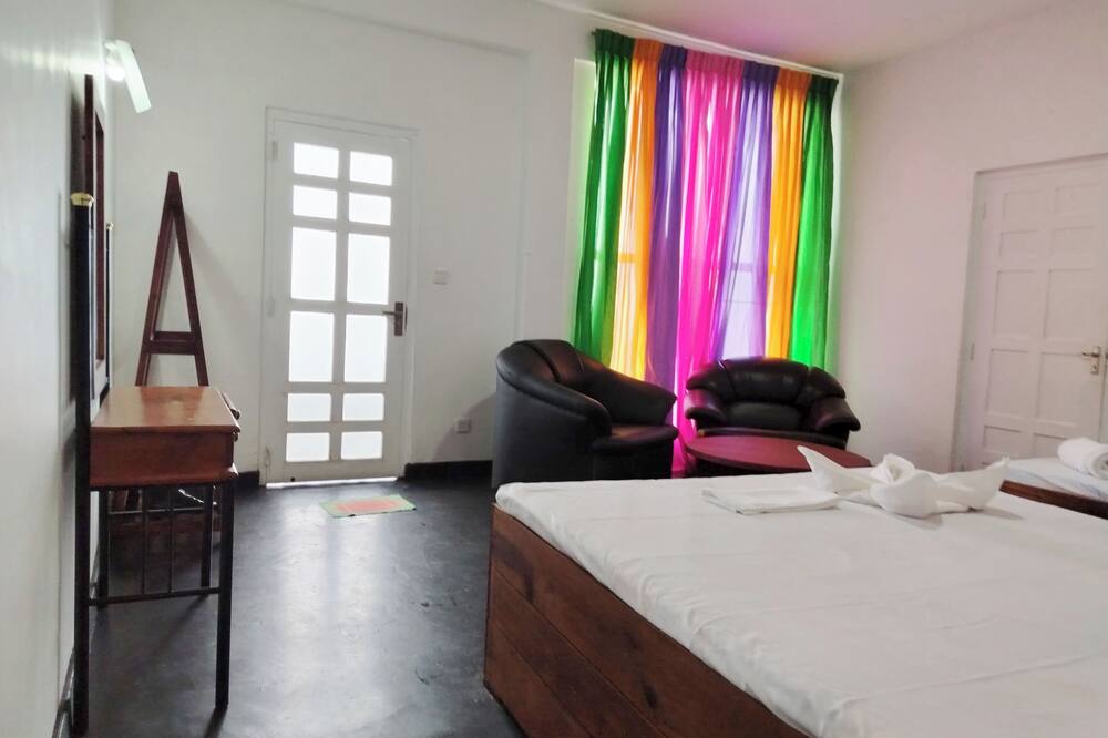Shiny cot- Nuwaraeliya