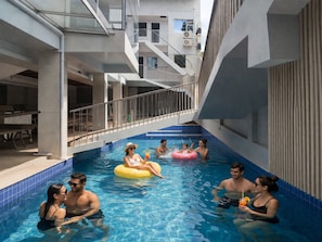 Indoor pool - Kuadro Hotel & Suites (Moalboal)
