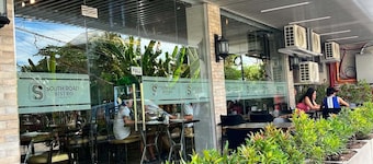 Kuadro Hotel & Suites