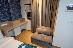 Junior Suite | Living area - Kuadro Hotel & Suites (Moalboal)