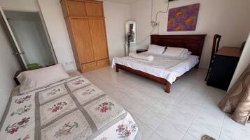 4 chambres, fer et planche à repasser, Wi-Fi, draps fournis