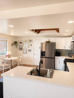 Private kitchen - Fully Renovated 1BR Apartment w/ Private Driveway and Private Entrance (Vista)
