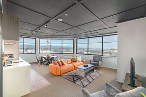 TV, table football - Vibrant 3BR Petone Stay w Foosball & Harbour Views (Lower Hutt)