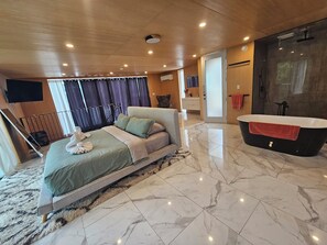 A modern hotel room with a large bed, a bathroom with a bathtub, and a view of the outdoors. - Enjoy Your Own Private Pool and Backyard Oasis in Windsor (Windsor)