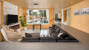 Living area - Enjoy Your Own Private Pool and Backyard Oasis in Windsor (Windsor)
