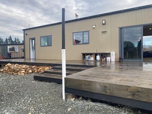 Property grounds - Rural Retreat: Family Reunion, Work Trip, Mini Conference (Lumsden)