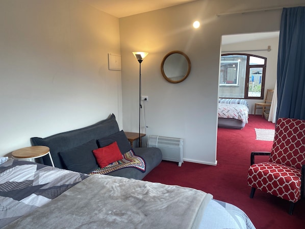 6 bedrooms, desk, iron/ironing board, free WiFi