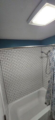 Midtown Oasis 
3 Bedrooms house in  Rogers with  AC, private pool and more