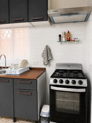 Private kitchen - Fully furnished apartment near the airport and stadium (Guadalupe)