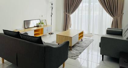 Oak & Ivory Home | 3BR Ground Floor Apartment