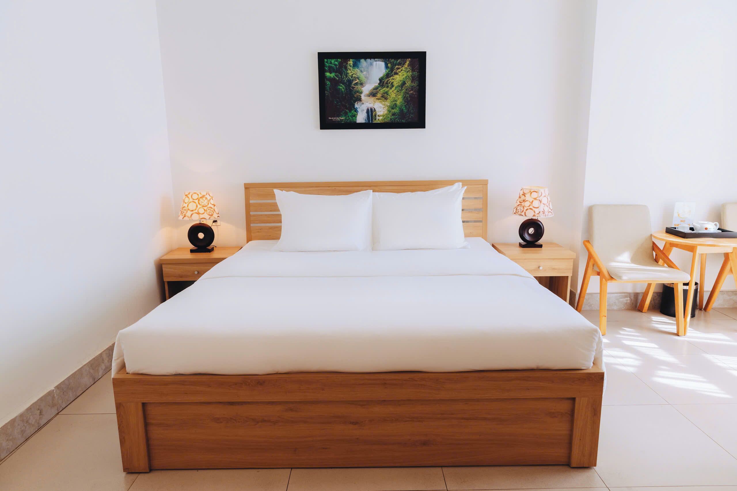 Quarto luxo, vista para a cidade | Cofres nos quartos, quartos à prova de som, Wi-Fi de cortesia