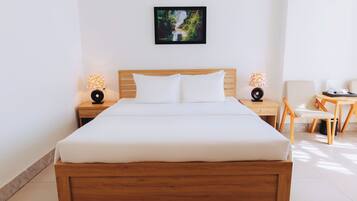 Deluxe Room, City View | In-room safe, soundproofing, free WiFi