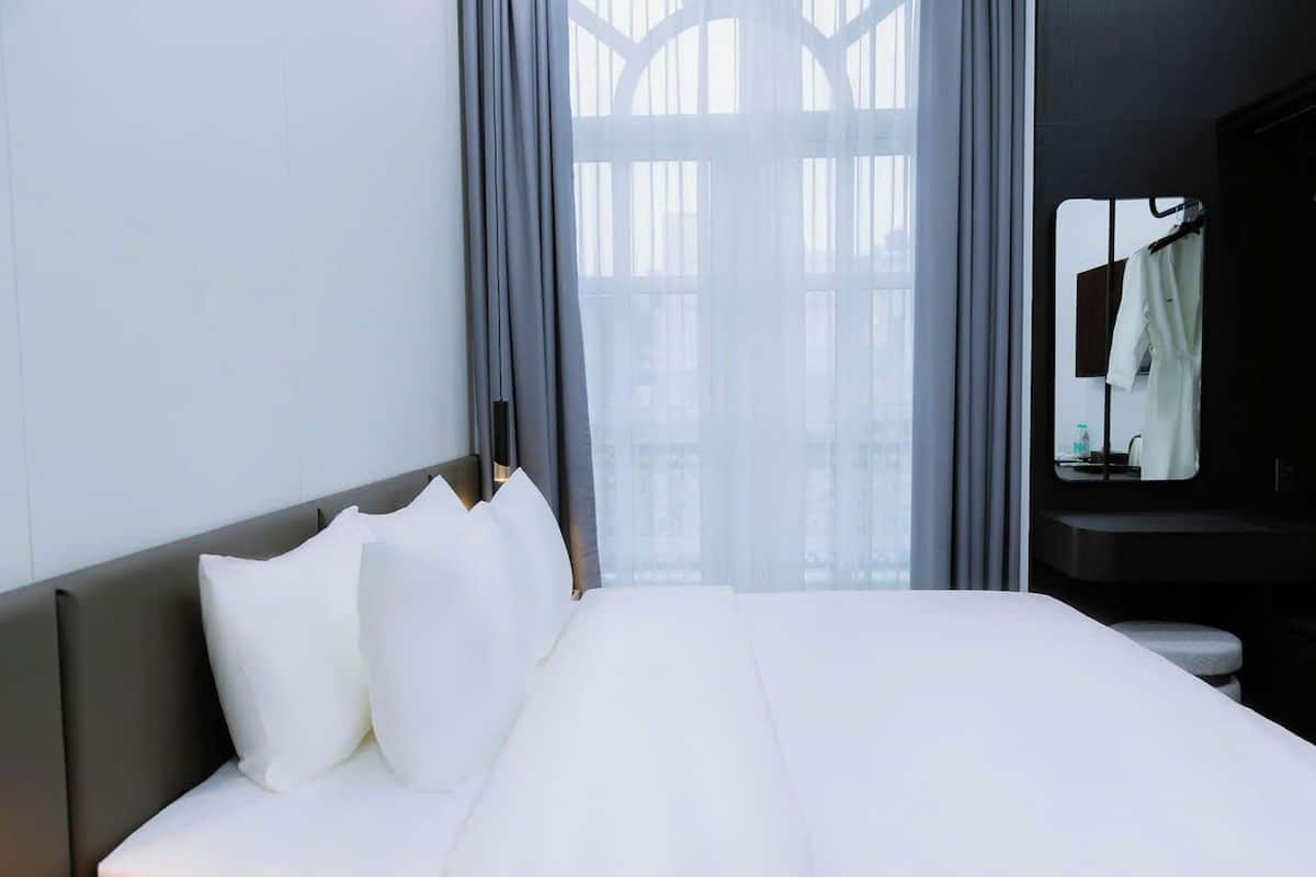 Luxury Studio Suite, Mountain View | Peti besi dalam bilik, kalis bunyi, Wi-fi percuma 