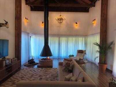 Country house in Lages, Aconchego Serrano, with outdoor hot tub.