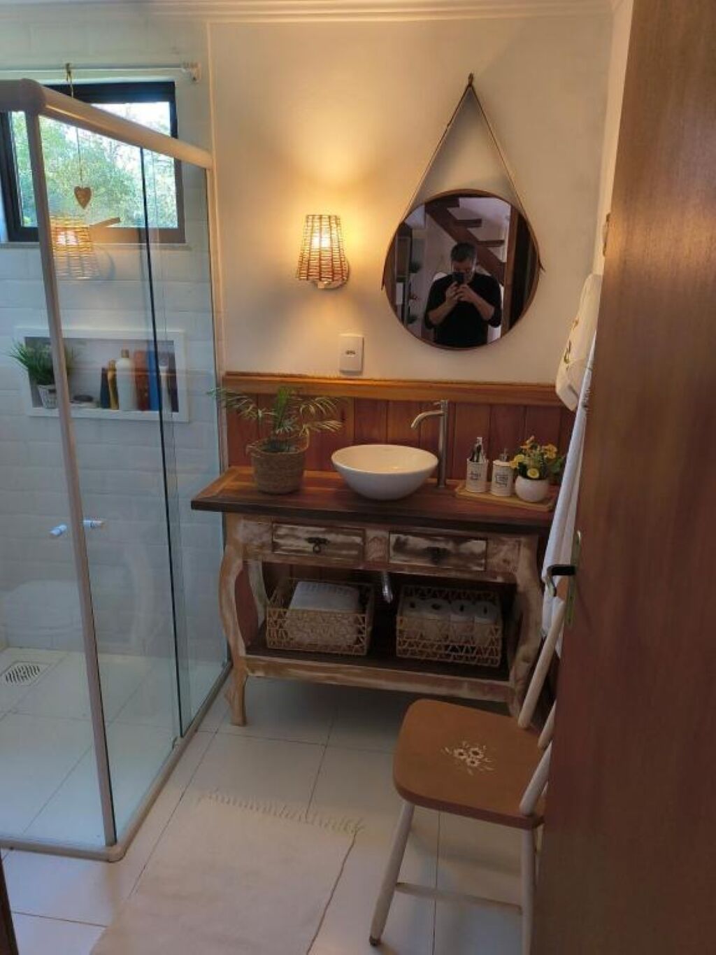 Dutxa, banyera d'hidromassatge, bidet i tovalloles 
