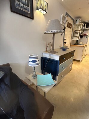 Interior - Cozy 1-bedroom apartment in delightful location (AN)