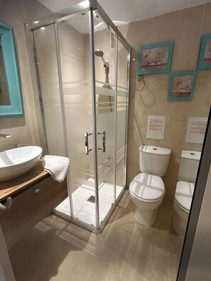 Bathroom - Cozy 1-bedroom apartment in delightful location (AN)