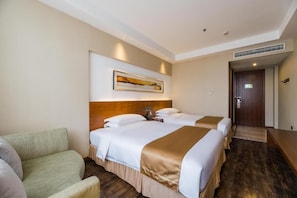 Cortinas blackout, tabla de planchar con plancha y wifi gratis 