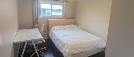 1 quarto, escrivaninha, Wi-Fi de cortesia, roupa de cama