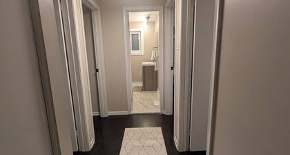 Private Room with Shared Bathroom Near Mooney's Bay