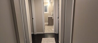 Private Room with Shared Bathroom Near Mooney's Bay