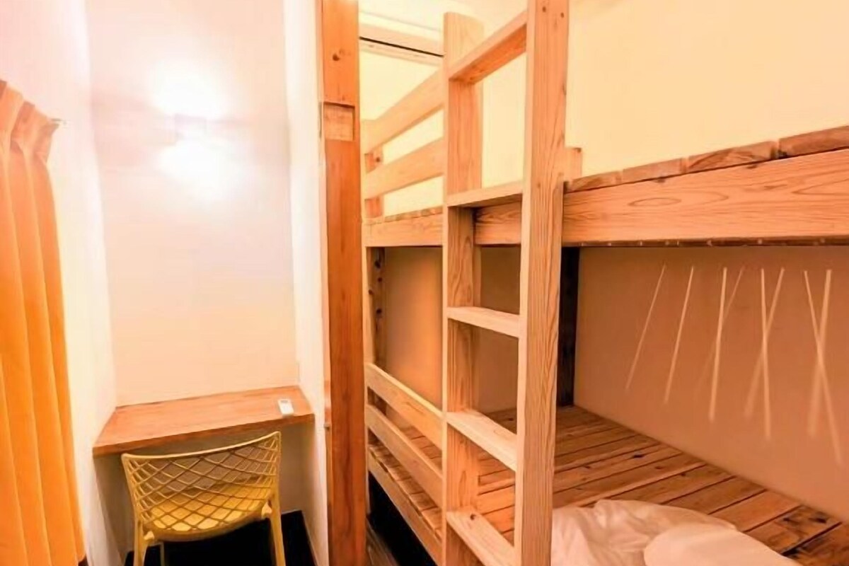 Chambre Quadruple, patio, vue montagne
