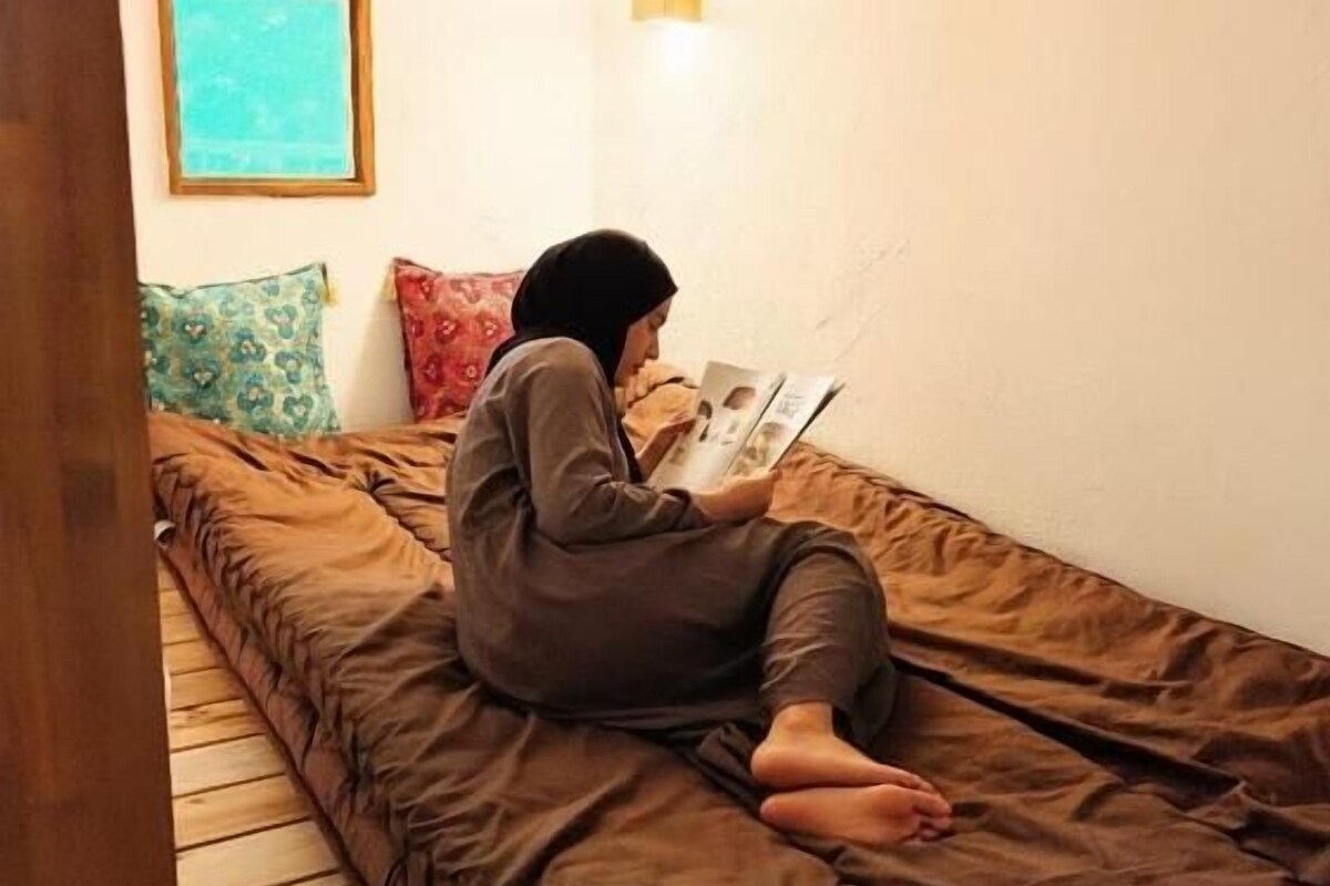 Dormitorio compartido, patio, vista a la montaña | Espacio para trabajar con laptop y wifi gratis 