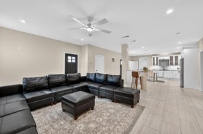 Smart TV, printers - Private 2BR, 1 Bath Home with Full Kitchen on Enclosed Property (Dallas)