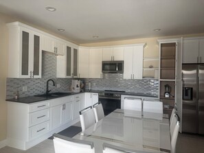 Paper towels - OFF Interstate I-30  Boutique Gated Lodge • Spacious 2BR • Modern Retreat (Dallas)