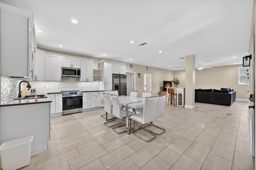 Eco‑Inspired Dallas Stay • Modern Guest House Near Downtown