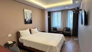 Kamar Double Superior, Bebas Asap Rokok, pemandangan kota | Brankas, meja kerja, ruang kerja ramah laptop, dan tirai kedap cahaya