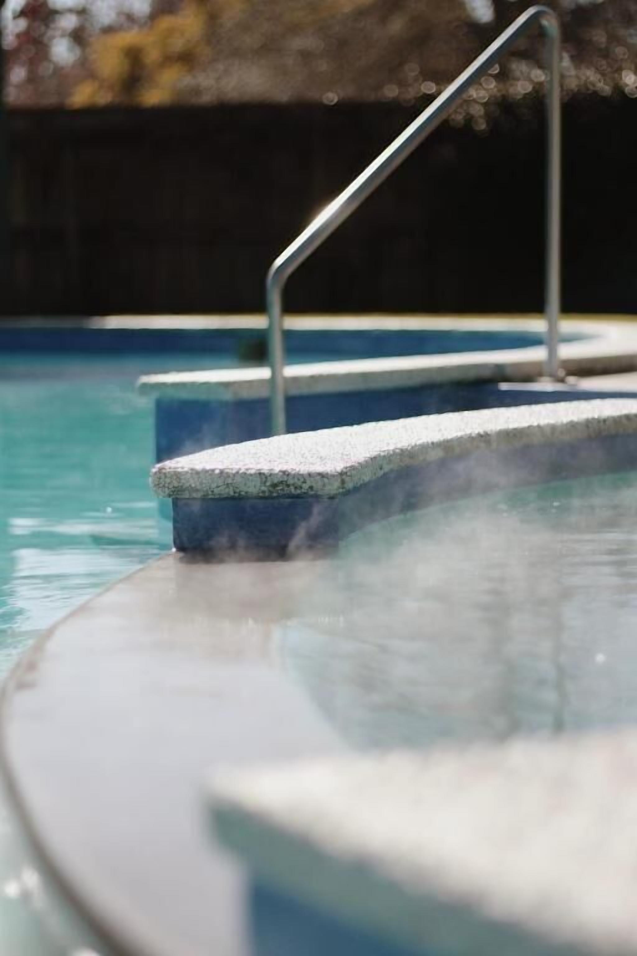 2 outdoor pools