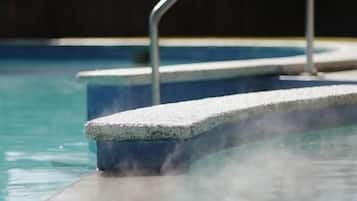 2 outdoor pools