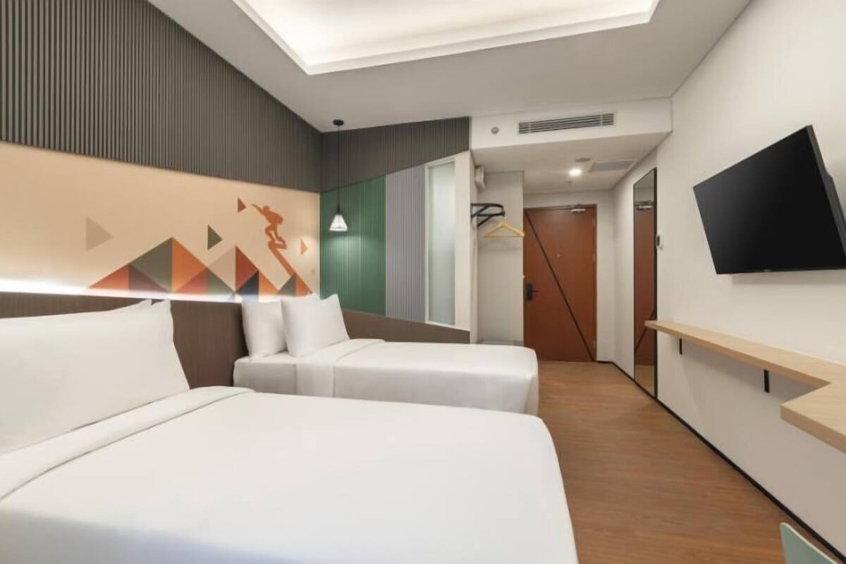 Superior Twin Room | Iron/ironing board, WiFi (free), bed sheets