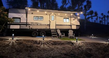 Delightful 1-bedroom Modern RV with AC North County SD, Escondido