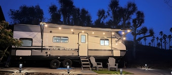 Delightful 1-bedroom Modern RV with AC North County SD, Escondido