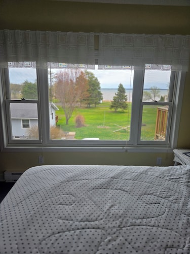 PORT  1 bedroom studio with AC just 2.5 miles from Bayfield