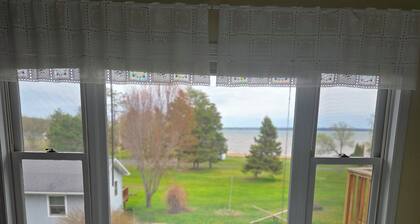 PORT 1 bedroom studio with AC just 2.5 miles from Bayfield