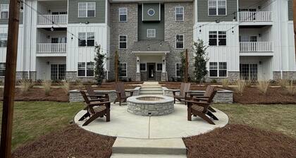 StarkVilla - Perfect Location!