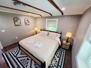 Room - Luxury River home near Cherokee and Bryson City (Cherokee)