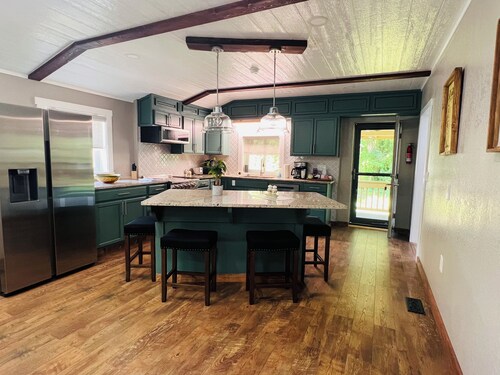Luxury River home near Cherokee and Bryson City