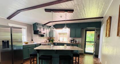 Luxury River home near Cherokee and Bryson City