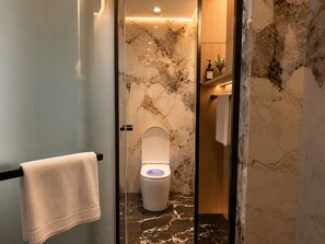 Free toiletries, hair dryer, towels, soap - Portrait Hotel (Petaling Jaya)