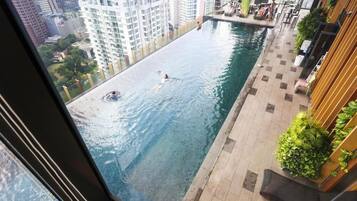 Kolam renang terbuka